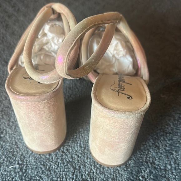 Free People Cream Heels with Strappy Design - Picture 4 of 4